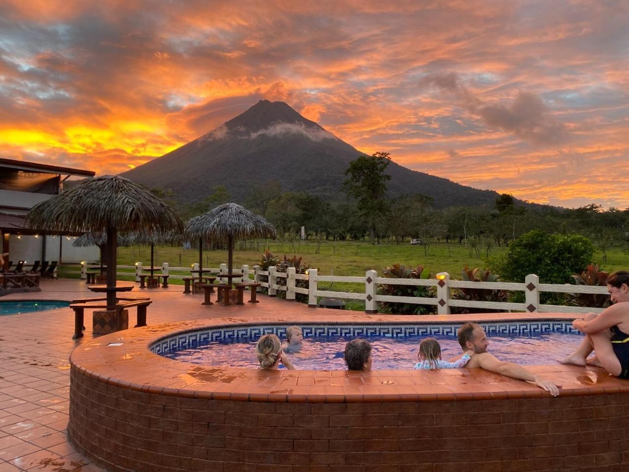 Hotel La Pradera Del Arenal La Fortuna Exterior photo